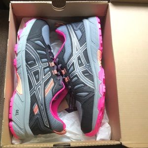 NWT ASICS women’s size 9 1/2 wide Gel Venture 7